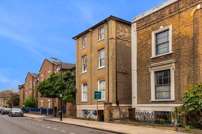 2 Bedroom Flat To Rent In Albion Drive, Hackney, London, E8