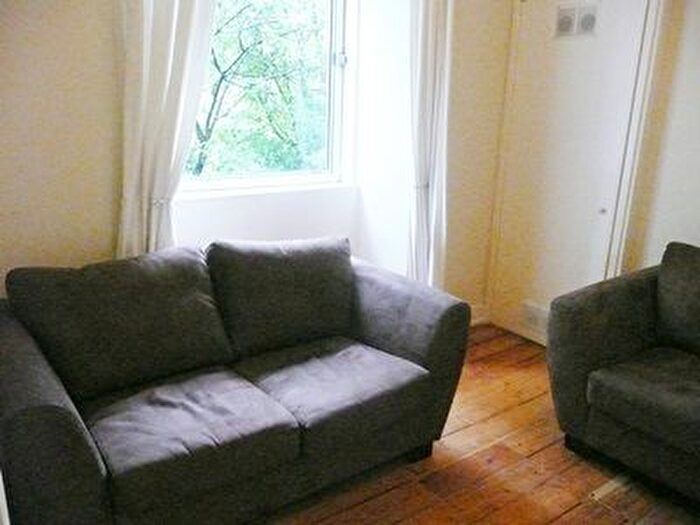 3 Bedroom Flat To Rent In Buccleuch Terrace, Edinburgh, EH8