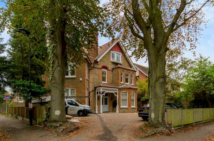 2 Bedroom Flat To Rent In Wellington Road, Bush Hill Park, Enfield, EN1