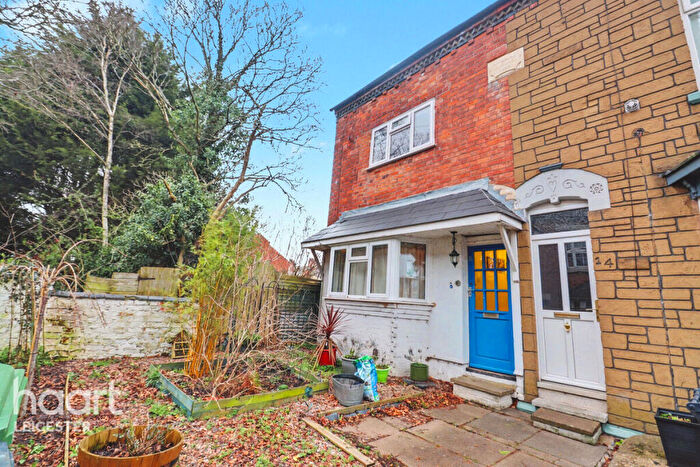 2 Bedroom End Of Terrace House For Sale In Park Avenue, Leicester, LE2