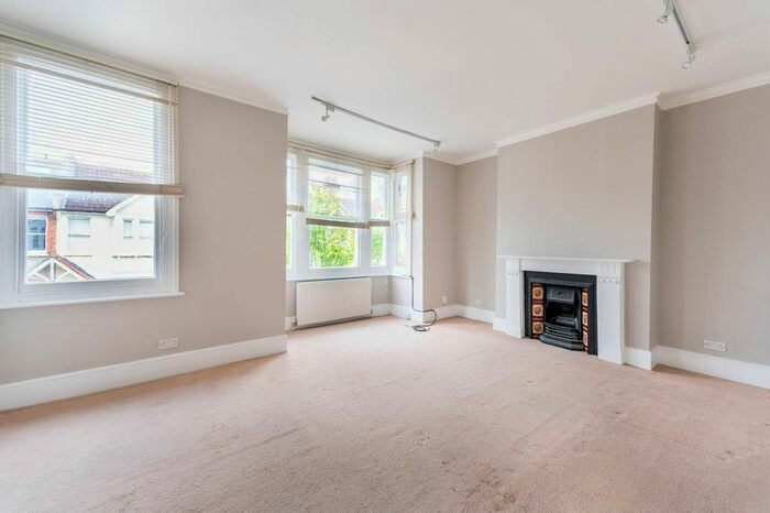 2 Bedroom Flat To Rent In Whellock Road, Chiswick, London, W4