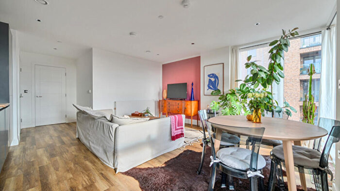 2 Bedroom Flat For Sale In London, London, E17