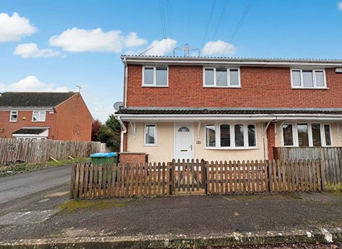 2 Bedroom Property To Rent In Miles End, Aylesbury, HP21