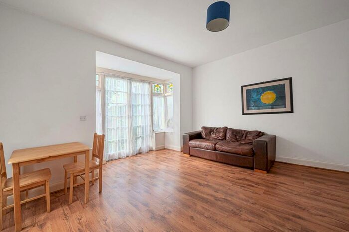 1 Bedroom Flat To Rent In Watford Way, Hendon, London, NW4