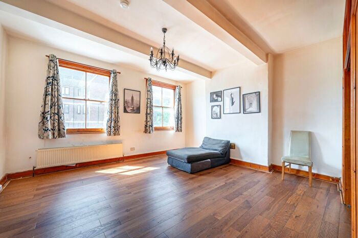 2 Bedroom Flat For Sale In Westbourne Park Road, Notting Hill Gate, London, W11