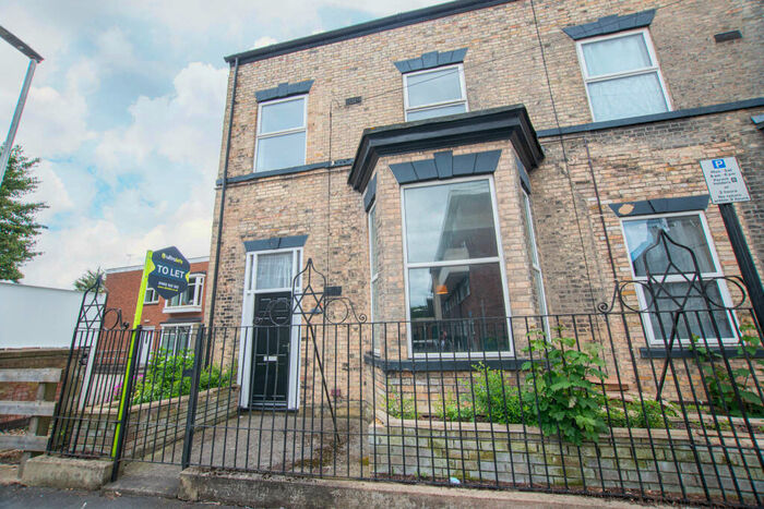 3 Bedroom Semi-Detached House To Rent In Linden Mews, HU3