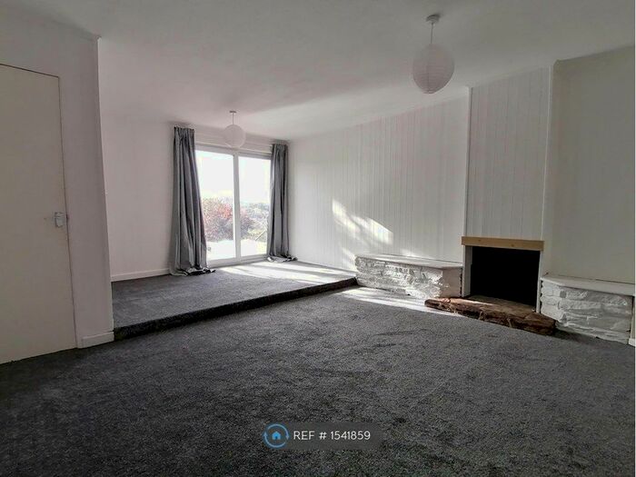 3 Bedroom Semi-Detached House To Rent In Wallace Road, Bodmin, PL31