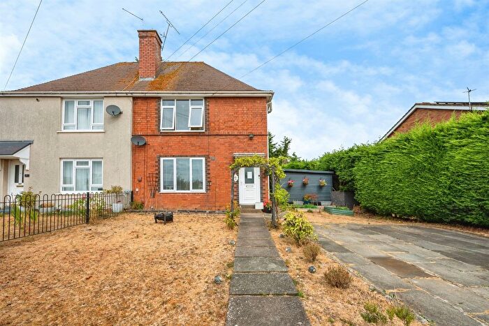3 Bedroom Semi-detached House For Sale In Tunnel Hill, Worcester, WR4