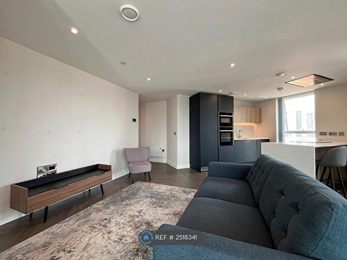 3 Bedroom Flat To Rent In Chester Road, Manchester, M15