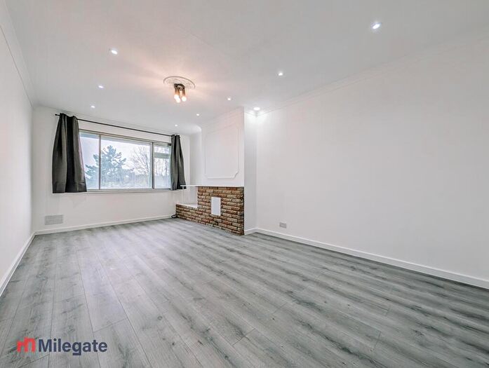 2 Bedroom Maisonette To Rent In Rochester Drive, Bexley, DA5