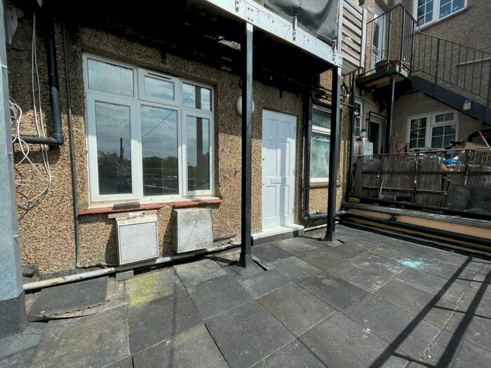 2 Bedroom Apartment To Rent In Central Road, Worcester Park, KT4