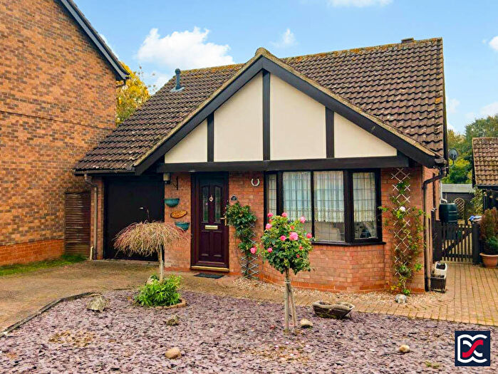 2 Bedroom Detached House For Sale In Stuart Close, West Hunsbury, Northampton, NN4