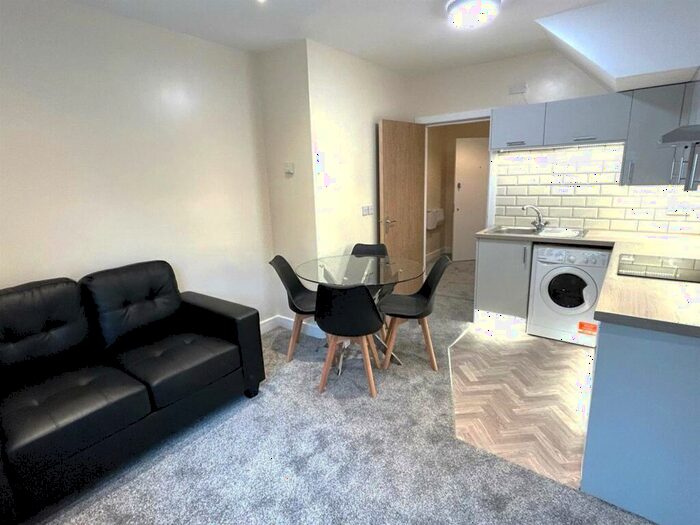 1 Bedroom Duplex To Rent In Flat Wilmslow Road, Manchester, M20