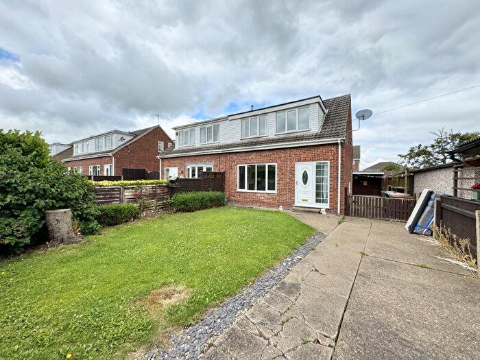 3 Bedroom Semi-Detached House To Rent In Timberley Drive, Grimsby, DN37