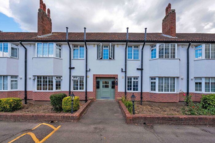 1 Bedroom Flat To Rent In Okehampton Close, London, N12