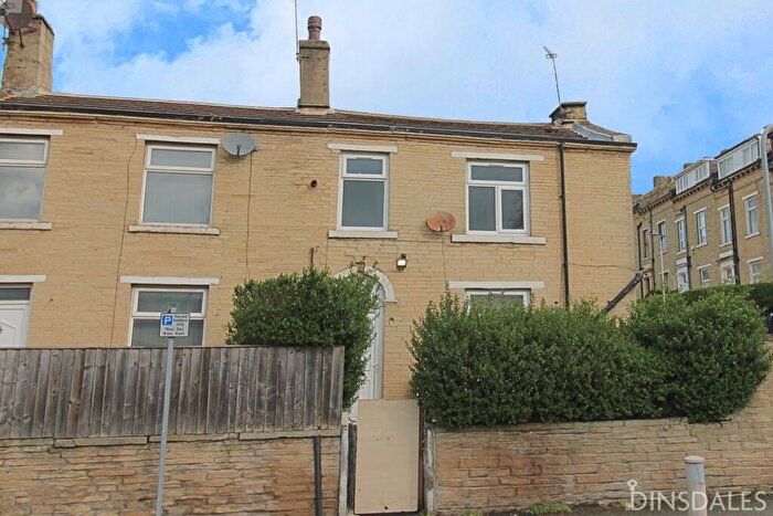 2 Bedroom Terraced House To Rent In Whetley Lane, Bradford, BD8