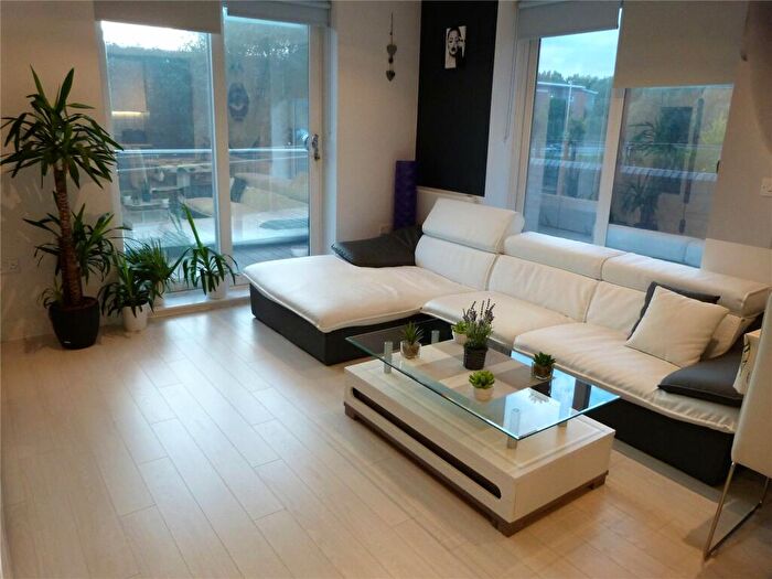 2 Bedroom Apartment To Rent In Cygnet House, Drake Way, Reading, Berkshire, RG2