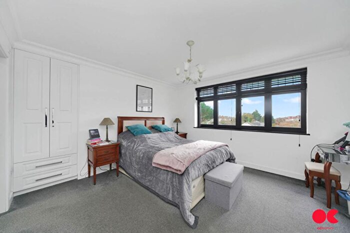 4 Bedroom Detached House For Sale In Balgores Lane, Gidea Park, RM2