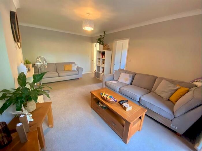 2 Bedroom Maisonette To Rent In Ladbrooke Close, Woodley, Berkshire RG5