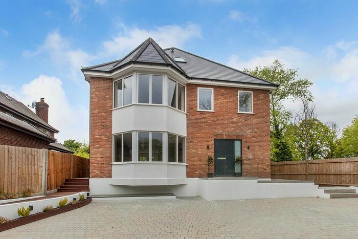 5 Bedroom Detached House To Rent In Ashley Lane, London, NW4