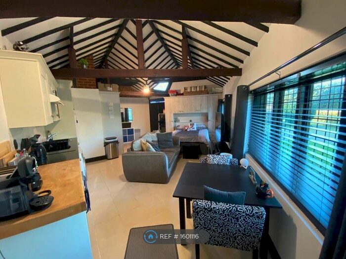 1 Bedroom Bungalow To Rent In The Garth, Lingfield, RH7