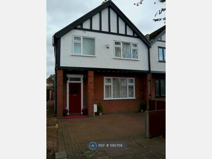 3 Bedroom Semi-Detached House To Rent In Briarbank Road, London, W13