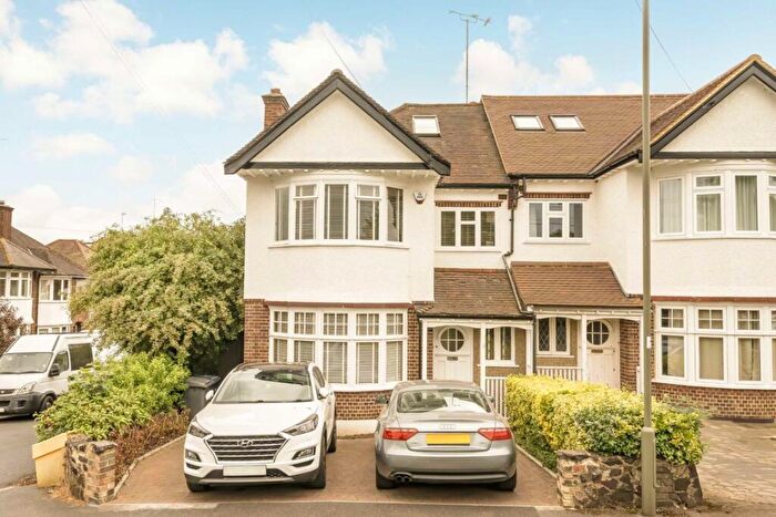 4 Bedroom House For Sale In Hatley Close, New Southgate, N11