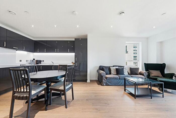 2 Bedroom Apartment For Sale In Effra Gardens, Silvertown Way, London, E16