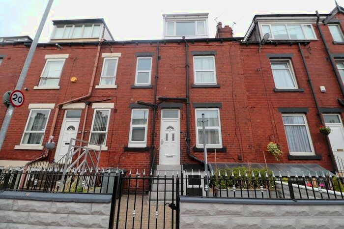 2 Bedroom Detached House To Rent In Parkfield Grove, Leeds, West Yorkshire, LS11