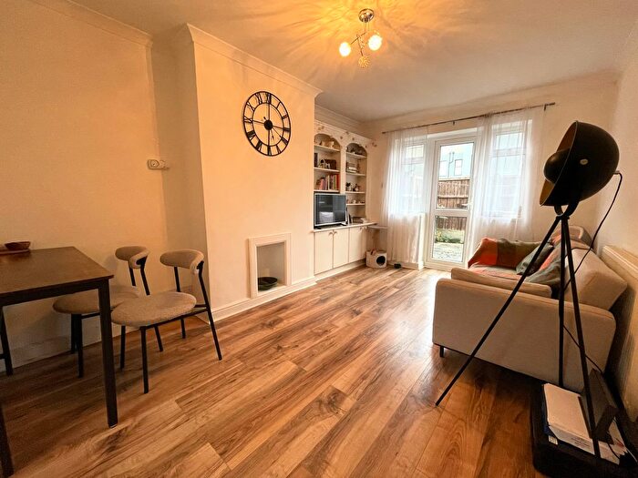 1 Bedroom Flat To Rent In Ritz Court, Potters Bar, EN6