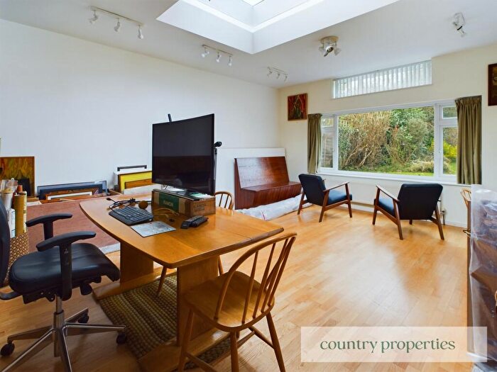 3 Bedroom End Of Terrace House For Sale In Knightsfield, Welwyn Garden City, AL8