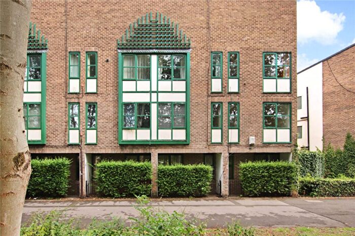2 Bedroom Flat For Sale In Lumley Close, Washington, Tyne And Wear, NE38