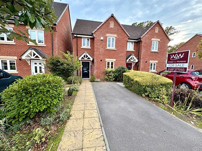 3 Bedroom Semi-detached House For Sale In Nathaniel Close, Sarisbury Green, Southampton, SO31
