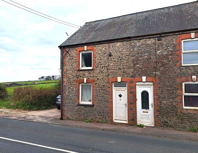 3 Bedroom End Terrace House For Sale In Tatworth Road, Chard, Somerset, TA20