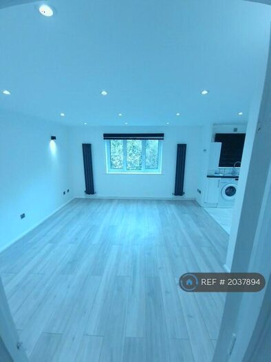 2 Bedroom Flat To Rent In Purfleet, Purfleet-On-Thames, RM19