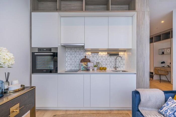 Studio To Rent In Station Road, Addlestone, KT15