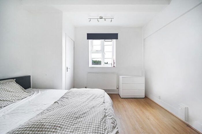 3 Bedroom Flat To Rent In Lorraine Court, Lewis Street, Camden, NW1