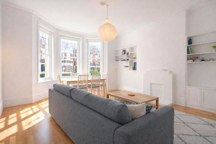 3 Bedroom Apartment To Rent In Lawn Mansions, Gondar Gardens, West Hampstead, London, NW6