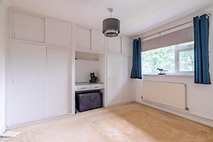 1 Bedroom Apartment For Sale In The Ridgeway, St. Albans, Hertfordshire, AL4