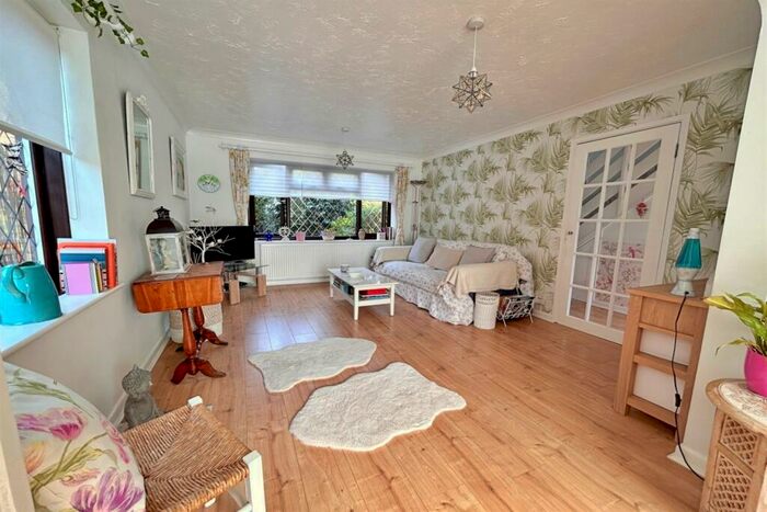 3 Bedroom End Of Terrace House For Sale In Charlton Marshall, DT11