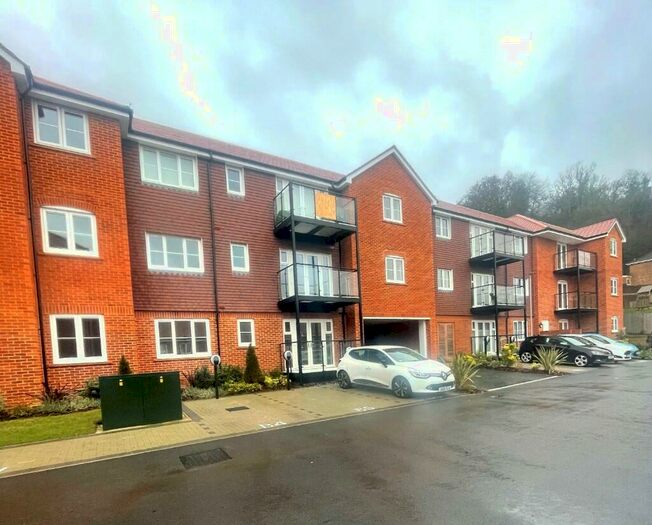 1 Bedroom Apartment To Rent In Electric Close, Godalming, Surrey, GU7