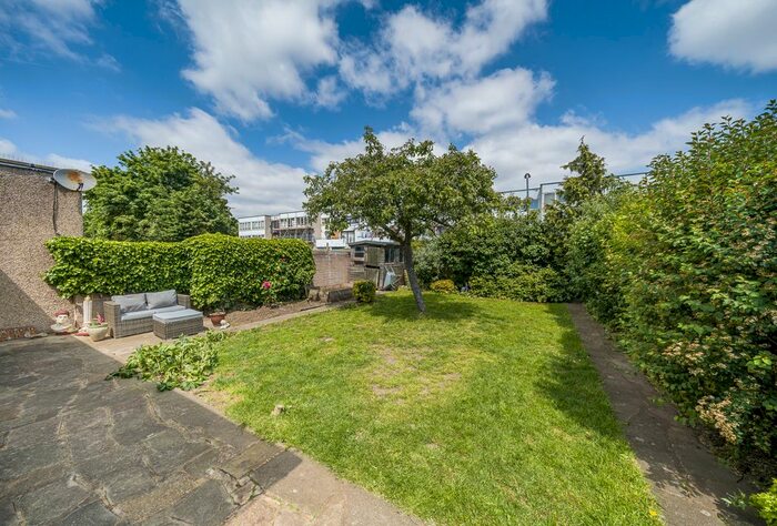 2 Bedroom Bungalow For Sale In Hammond Ave, Mitcham, Surrey, CR4