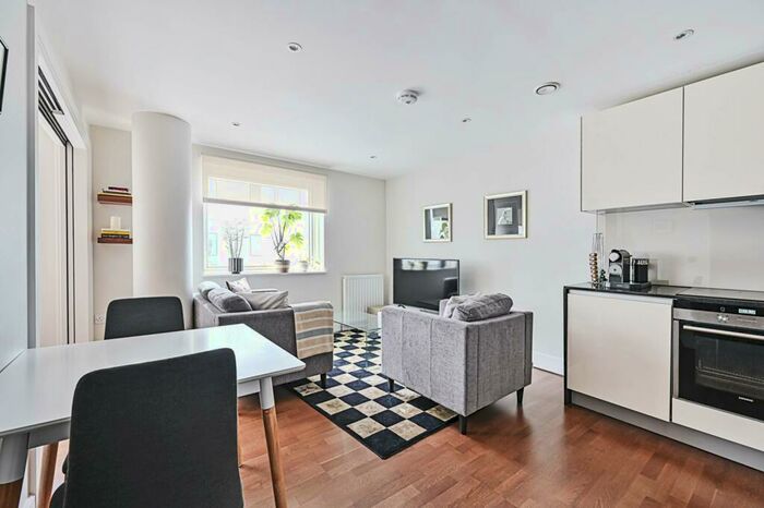 1 Bedroom Flat To Rent In Whitechapel High Street, Aldgate, London, E1