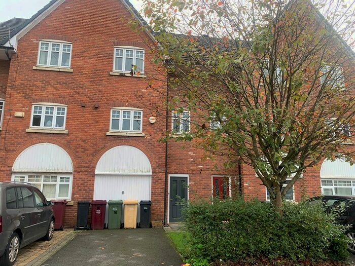 3 Bedroom Town House To Rent In Harbury Close, Bolton, Manchester, BL3
