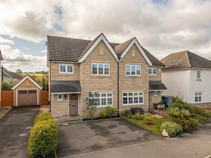 3 Bedroom Semi-Detached House To Rent In Bletchley Road, Horsforth, Leeds, LS18