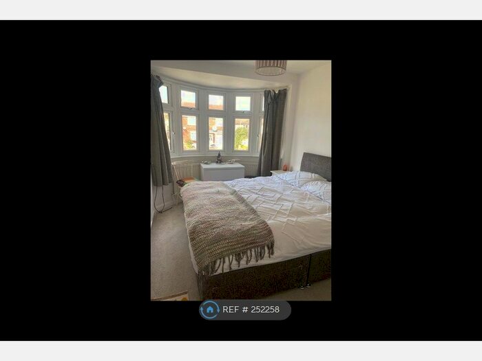 4 Bedroom Semi-Detached House To Rent In Auckland Road, Potters Bar, EN6