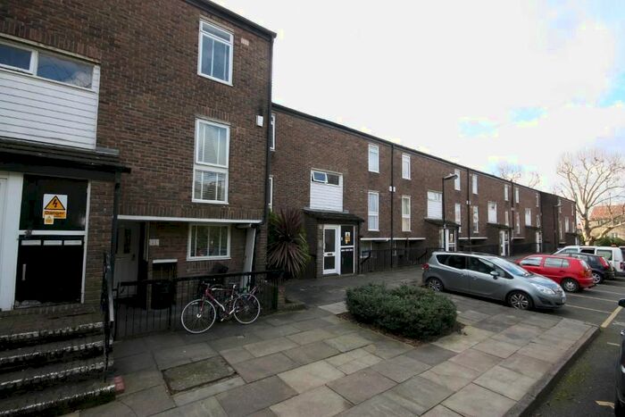 2 Bedroom Flat To Rent In Salters Road, London, W10