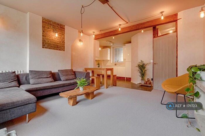 3 Bedroom Flat To Rent In Franklin House, Wapping, E1W