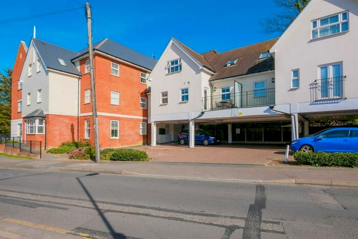 2 Bedroom Flat To Rent In Bedroom Ground Floor Flat In Rayleigh, SS6