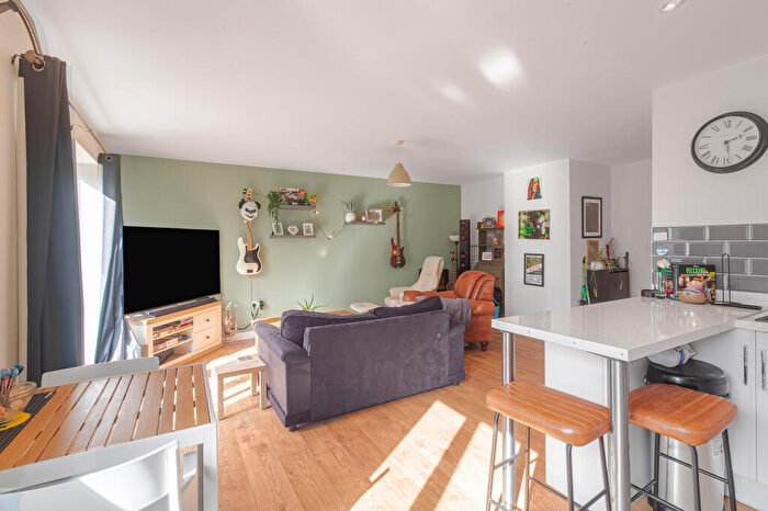 3 Bedroom Flat For Sale In Tapton Lock Hill, Chesterfield, S41